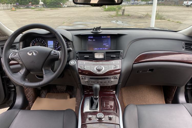 Used Infiniti Q70 2017 Q70L 2.5L Enjoyment Edition Interior 3