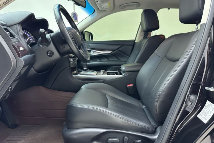 Used Infiniti Q70 2017 Q70L 2.5L Enjoyment Edition Interior 4