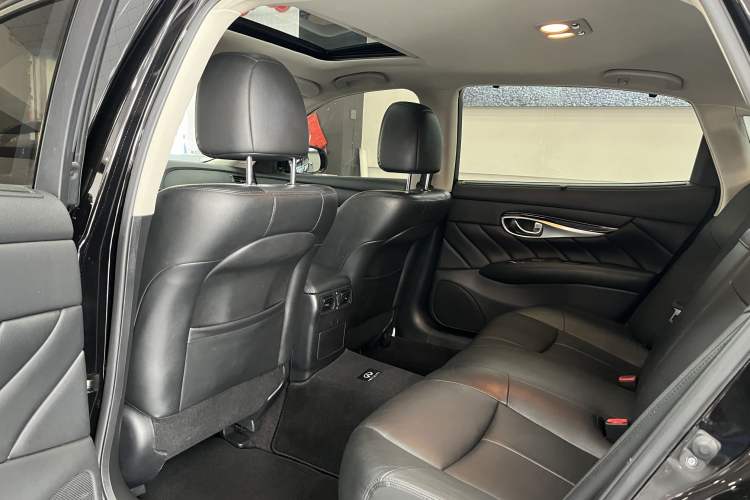 Used Infiniti Q70 2017 Q70L 2.5L Elite Edition Interior 4