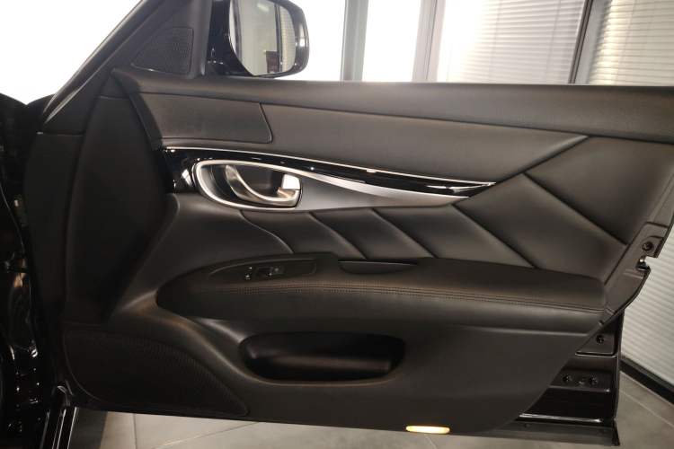Used Infiniti Q70 2017 Q70L 2.5L Elite Edition Interior 5