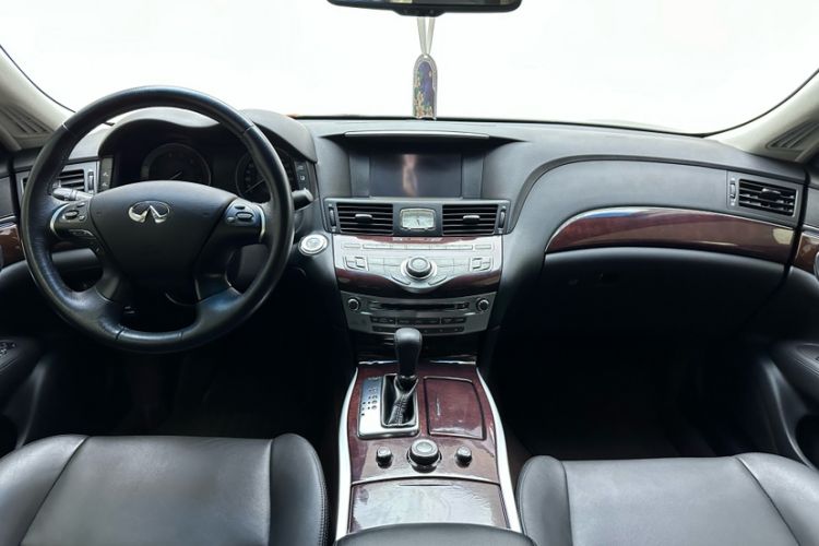 Used Infiniti Q70 2017 Q70L 2.5L Enjoyment Edition Interior 6