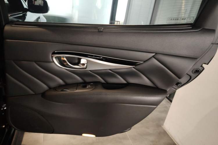 Used Infiniti Q70 2017 Q70L 2.5L Elite Edition Interior 6