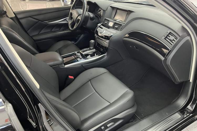 Used Infiniti Q70 2017 Q70L 2.5L Elite Edition Interior 6