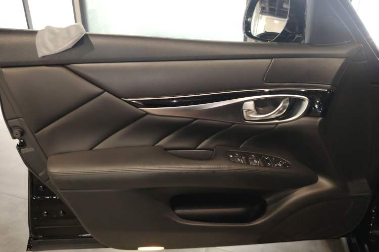 Used Infiniti Q70 2017 Q70L 2.5L Elite Edition Interior 7