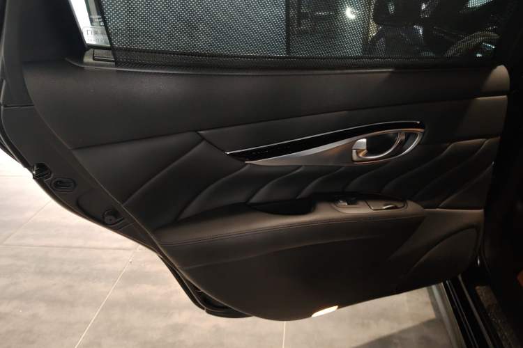 Used Infiniti Q70 2017 Q70L 2.5L Elite Edition Interior 8