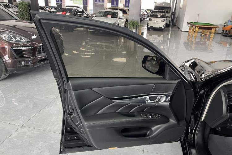 Used Infiniti Q70 2017 Q70L 2.5L Elite Edition Interior 8