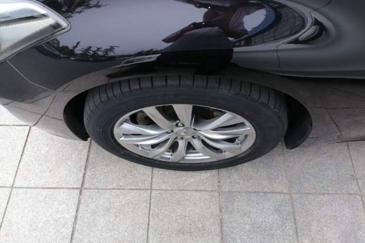 Used Infiniti Q70 2017 Q70L 2.5L Elite Edition Left Front Wheel Hub