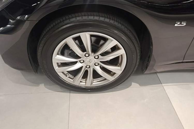 Used Infiniti Q70 2017 Q70L 2.5L Elite Edition Left Front Wheel Hub