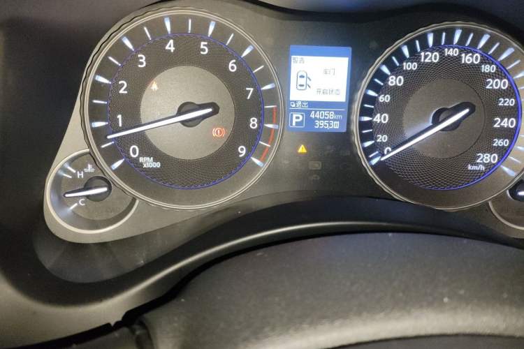 Used Infiniti Q70 2017 Q70L 2.5L Enjoyment Edition Odometer Close Up