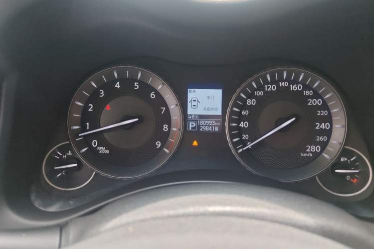 Used Infiniti Q70 2017 Q70L 2.5L Elite Edition Odometer Close Up