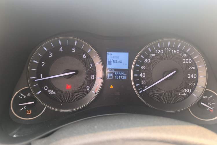 Used Infiniti Q70 2017 Q70L 2.5L Elite Edition Odometer Close Up