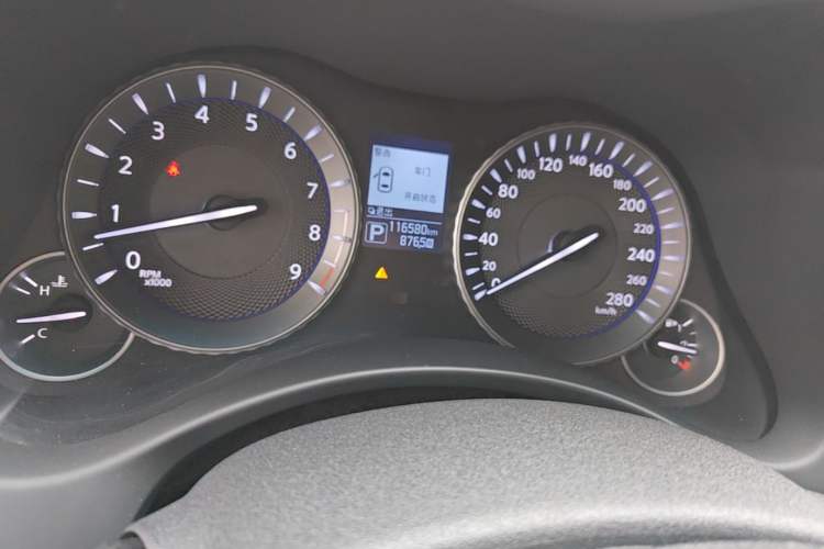 Used Infiniti Q70 2017 Q70L 2.5L Elite Edition Odometer Close Up