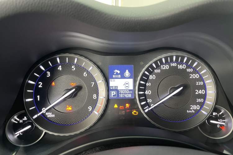 Used Infiniti Q70 2017 Q70L 2.5L Elite Edition Odometer Close Up
