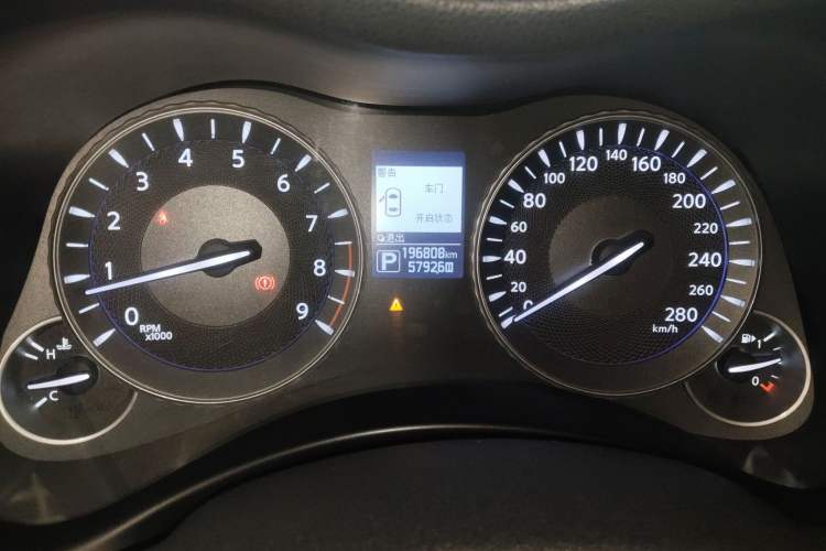 Used Infiniti Q70 2017 Q70L 2.5L Elite Edition Odometer Close Up