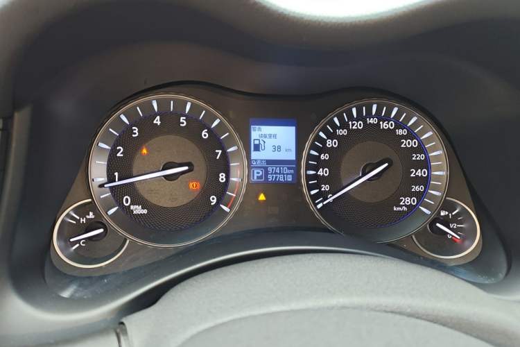 Used Infiniti Q70 2017 Q70L 2.5L Elite Edition Odometer Close Up