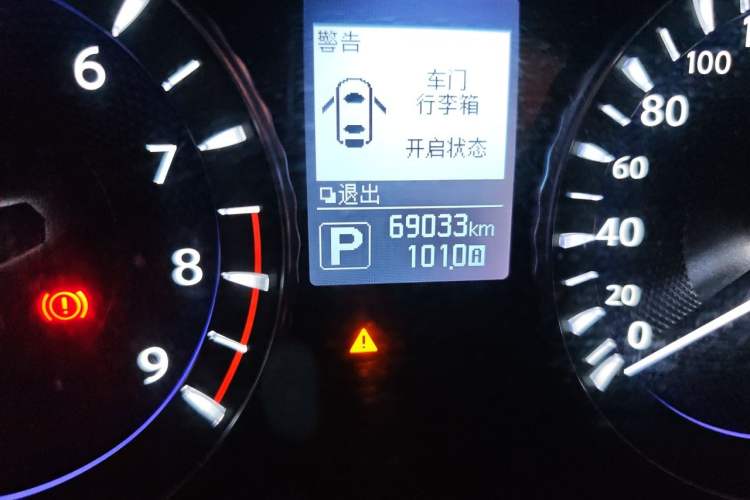 Used Infiniti Q70 2017 Q70L 2.5L Elite Edition Odometer Close Up