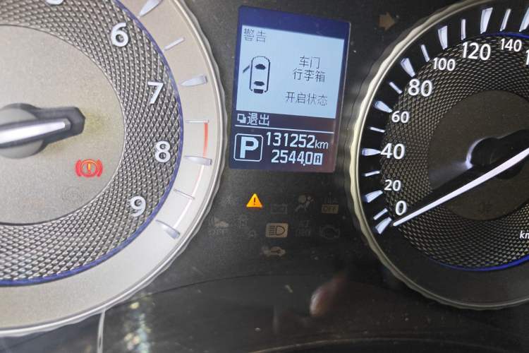 Used Infiniti Q70 2017 Q70L 2.5L Elite Edition Odometer Close Up