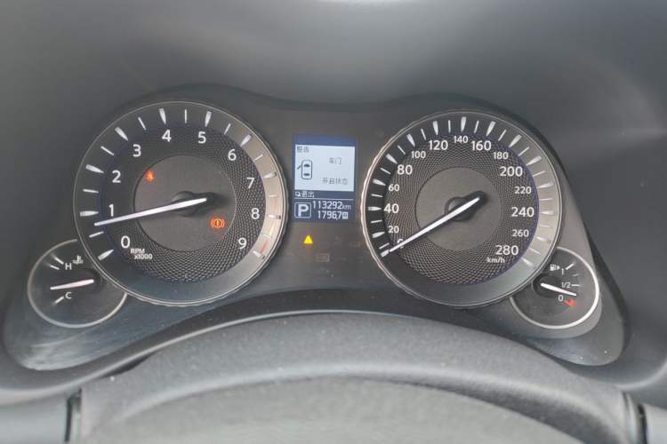 Used Infiniti Q70 2017 Q70L 2.5L Elite Edition Odometer Close Up
