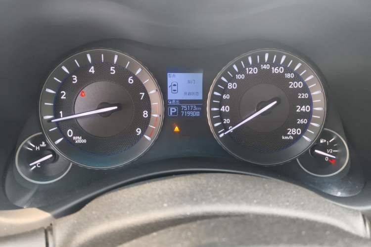 Used Infiniti Q70 2017 Q70L 2.5L Elite Edition Odometer Close Up
