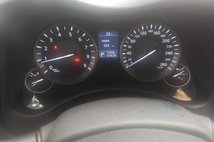 Used Infiniti Q70 2017 Q70L 2.5L Enjoyment Edition Odometer Close Up