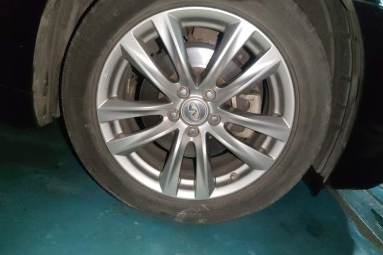 Used Infiniti Q70 2017 Q70L 2.5L Elite Edition Right Front Wheel Hub