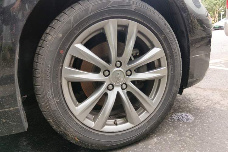 Used Infiniti Q70 2017 Q70L 2.5L Elite Edition Right Front Wheel Hub