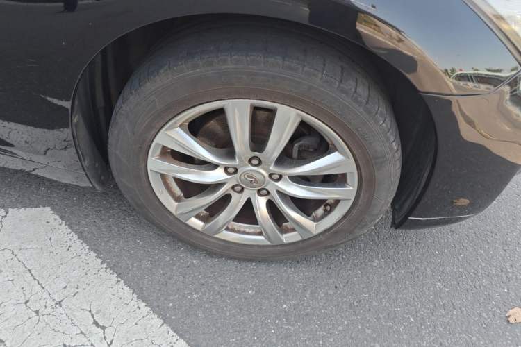 Used Infiniti Q70 2017 Q70L 2.5L Elite Edition Right Front Wheel Hub