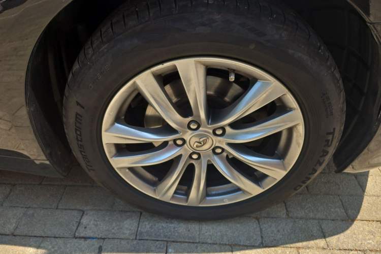 Used Infiniti Q70 2017 Q70L 2.5L Elite Edition Right Front Wheel Hub