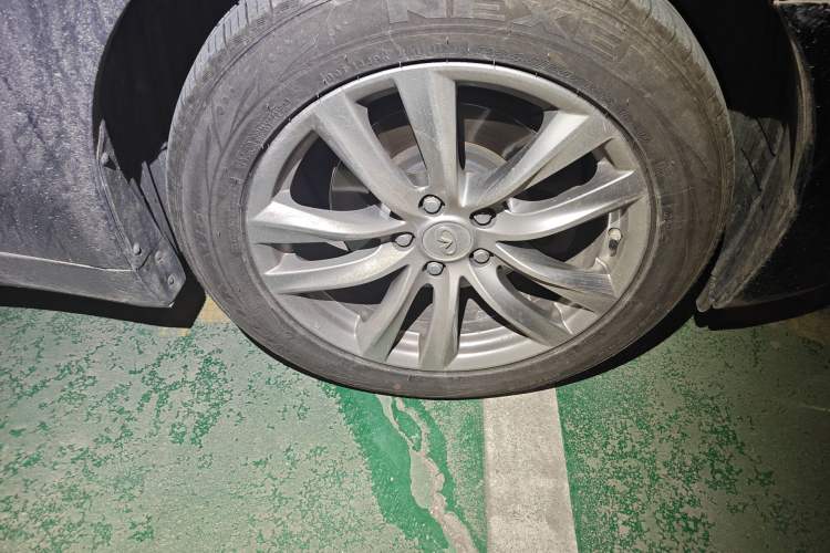 Used Infiniti Q70 2017 Q70L 2.5L Elite Edition Right Front Wheel Hub