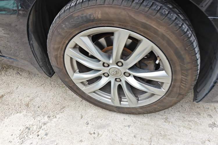 Used Infiniti Q70 2017 Q70L 2.5L Elite Edition Right Front Wheel Hub