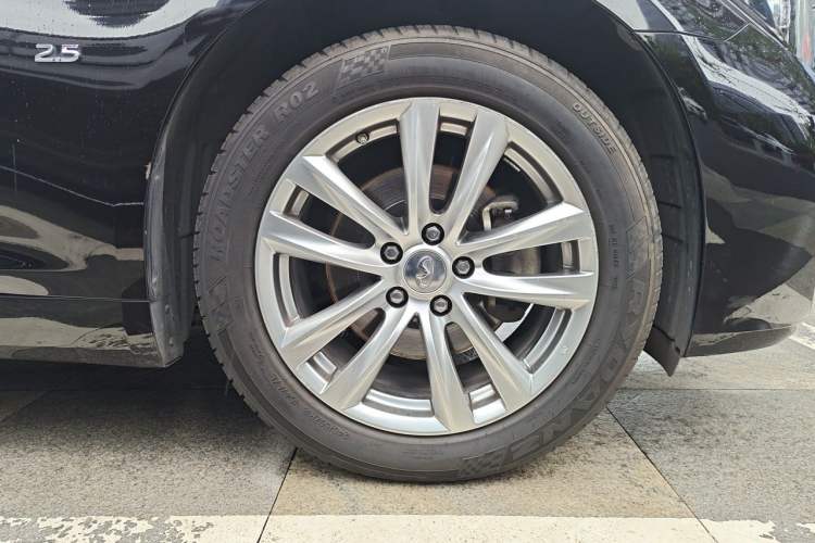 Used Infiniti Q70 2017 Q70L 2.5L Elite Edition Right Front Wheel Hub