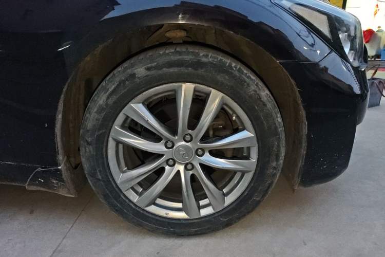 Used Infiniti Q70 2017 Q70L 2.5L Elite Edition Right Front Wheel Hub