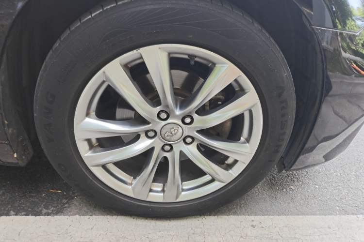 Used Infiniti Q70 2017 Q70L 2.5L Elite Edition Right Front Wheel Hub