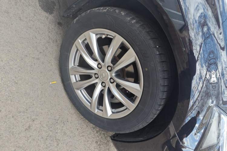 Used Infiniti Q70 2017 Q70L 2.5L Elite Edition Right Front Wheel Hub
