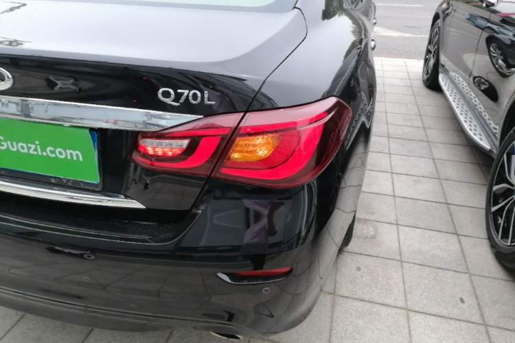 Used Infiniti Q70 2017 Q70L 2.5L Elite Edition Right Rear Taillight