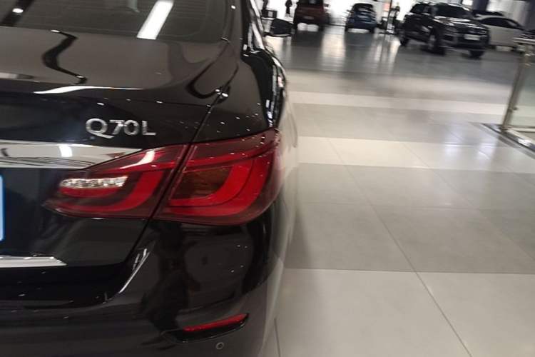 Used Infiniti Q70 2017 Q70L 2.5L Elite Edition Right Rear Taillight