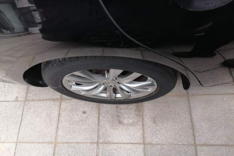 Used Infiniti Q70 2017 Q70L 2.5L Elite Edition Right Rear Wheel Hub