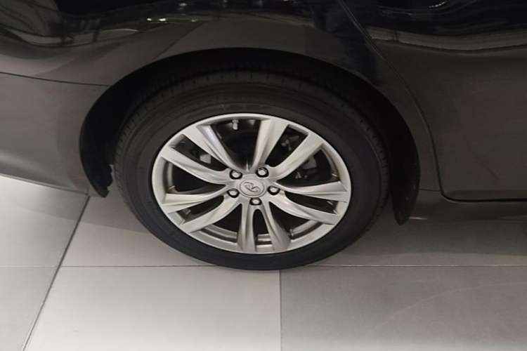 Used Infiniti Q70 2017 Q70L 2.5L Elite Edition Right Rear Wheel Hub