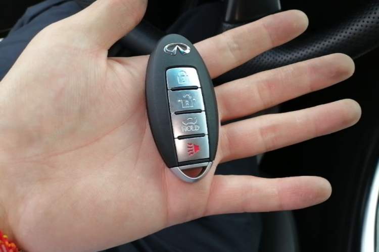 Used Infiniti Q70 2017 Q70L 2.5L Elite Edition Vehicle Key
