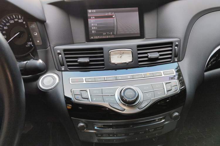 Used Infiniti Q70 2017 Q70L 2.5L Elite Edition Audio And AC Panel