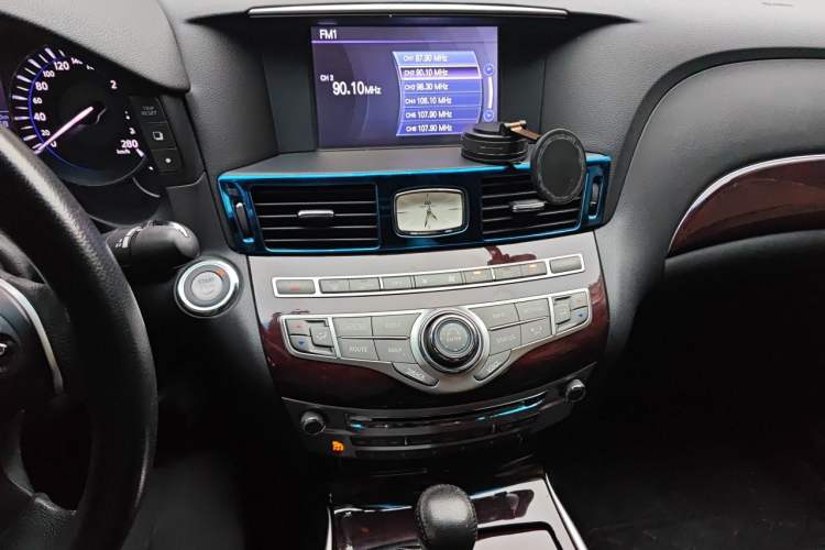 Used Infiniti Q70 2017 Q70L 2.5L Enjoyment Edition Audio And AC Panel