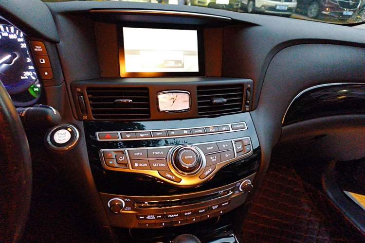 Used Infiniti Q70 2017 Q70L 2.5L Elite Edition Audio And AC Panel