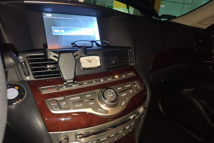 Used Infiniti Q70 2017 Q70L 2.5L Enjoyment Edition Audio And AC Panel