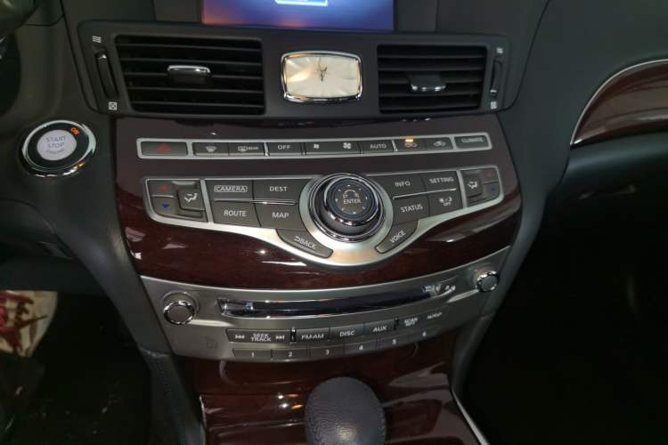 Used Infiniti Q70 2017 Q70L 2.5L Enjoyment Edition Audio And AC Panel