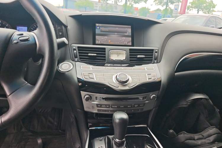 Used Infiniti Q70 2017 Q70L 2.5L Elite Edition Audio And AC Panel