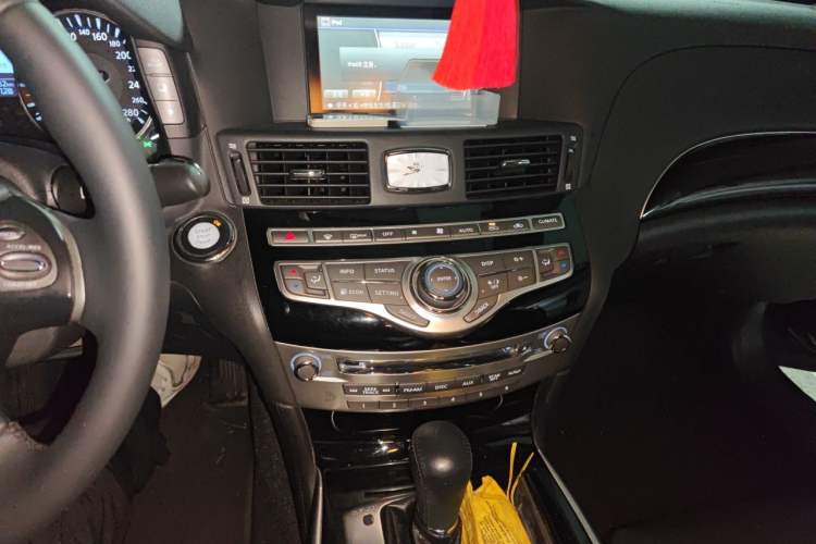 Used Infiniti Q70 2017 Q70L 2.5L Elite Edition Audio And AC Panel