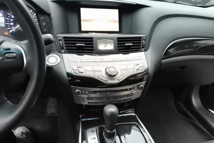 Used Infiniti Q70 2017 Q70L 2.5L Elite Edition Audio And AC Panel