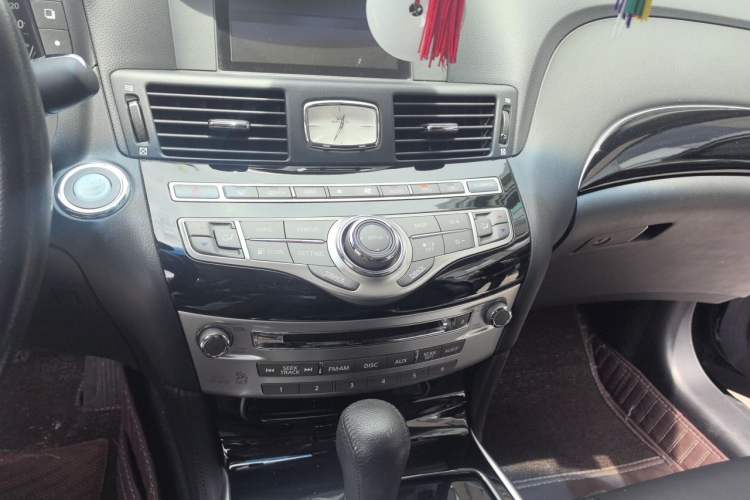 Used Infiniti Q70 2017 Q70L 2.5L Elite Edition Audio And AC Panel