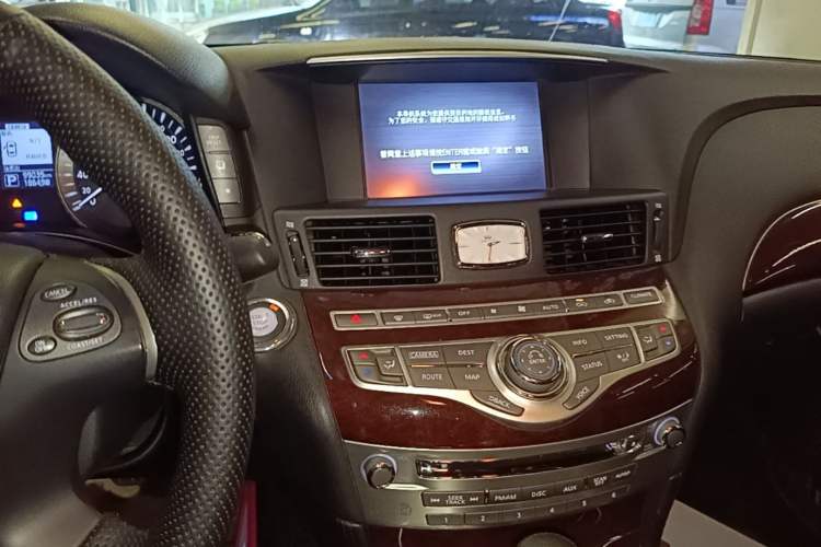Used Infiniti Q70 2017 Q70L 2.5L Enjoyment Edition Audio And AC Panel