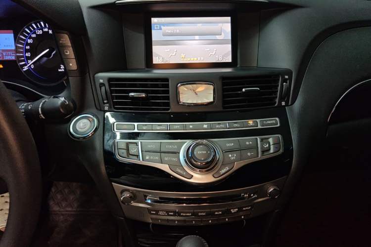 Used Infiniti Q70 2017 Q70L 2.5L Elite Edition Audio And AC Panel